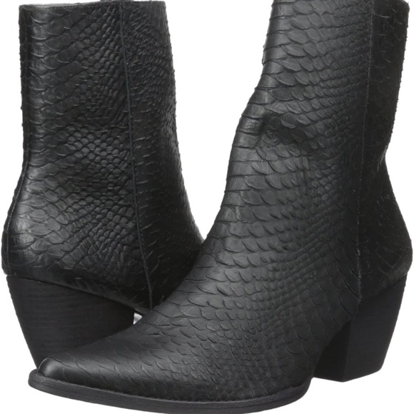 Matisse Black Textured Ankle Boots - Picture 1 of 8